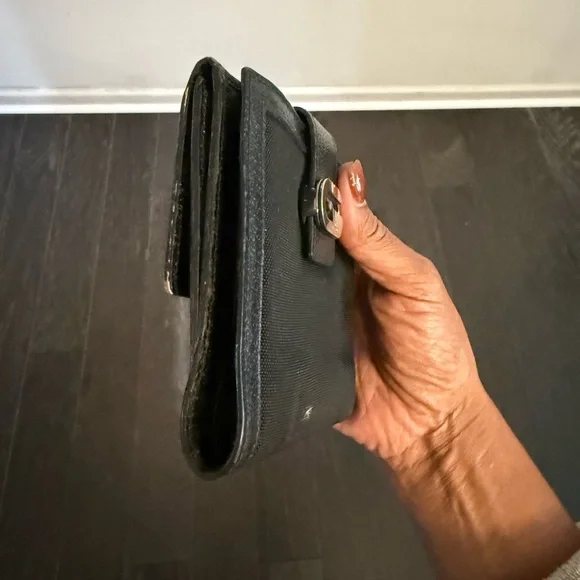 Gucci Black Wallet with Silver Accent - Picture 4 of 10